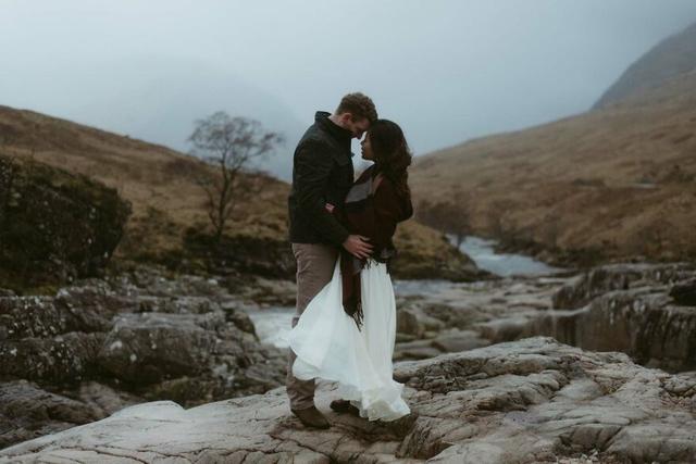 一场惊心动魄的求婚，摄影师拍下极端天气下的浪漫