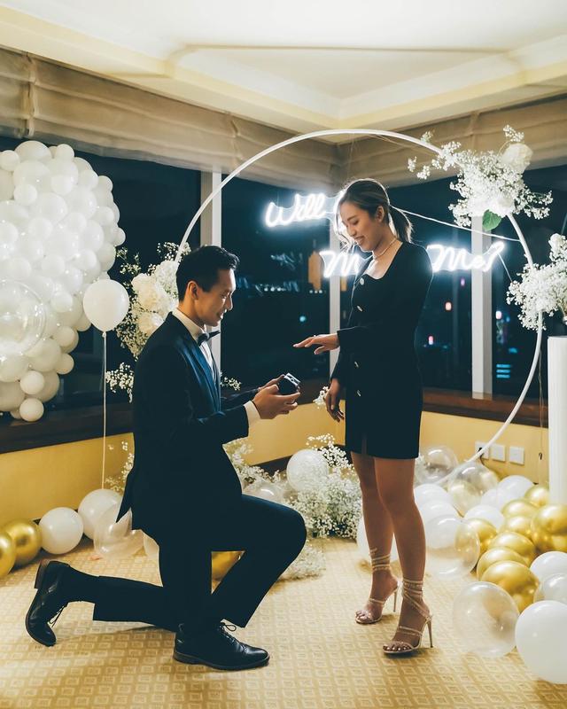 香港羽毛球一哥求婚成功！与高颜值女友恋爱6年，获群星留言祝福